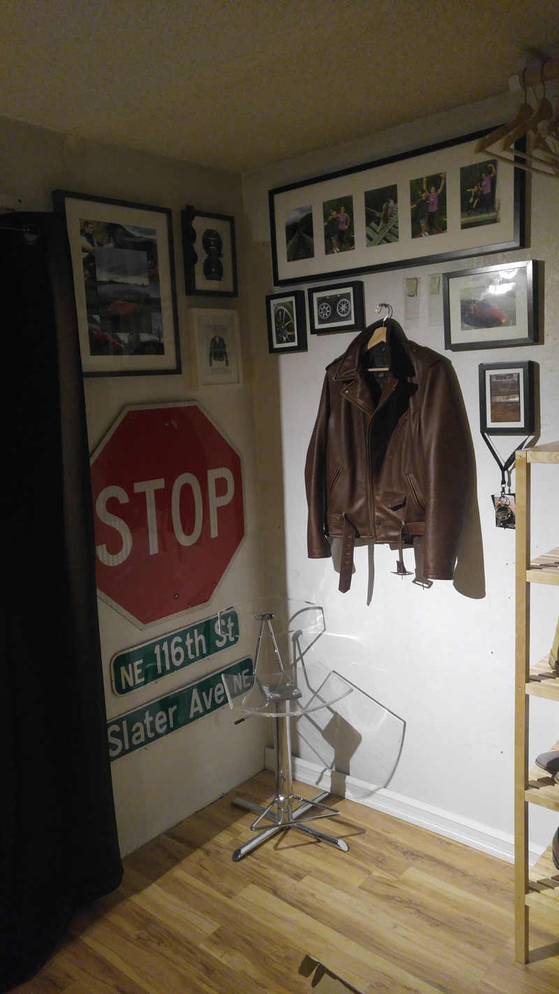 Illustration for article titled I recently set up a "gallery wall"